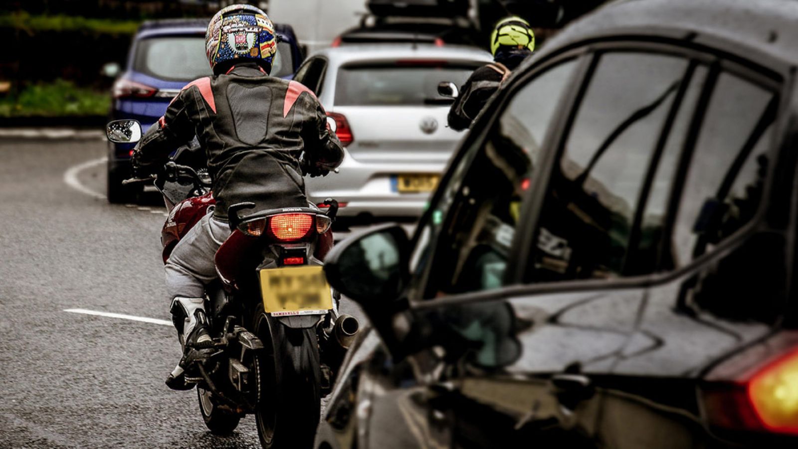 Ψηφίστηκε η δυνατότητα οδήγησης μοτοσυκλέτας έως 125 κυβικών με δίπλωμα αυτοκινήτου