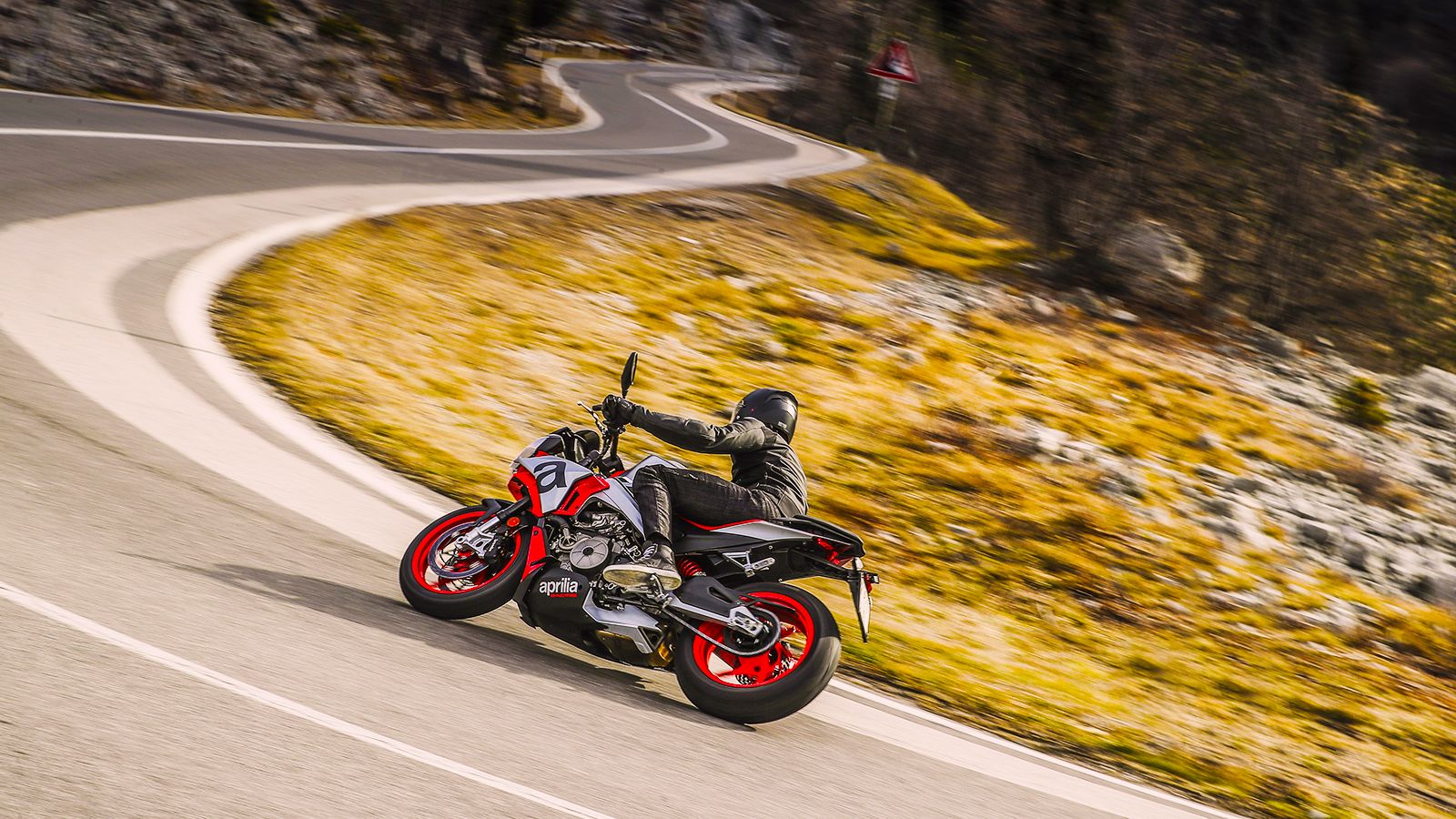 Τα 4 μεσαία naked-φωτιά που θα λατρέψεις