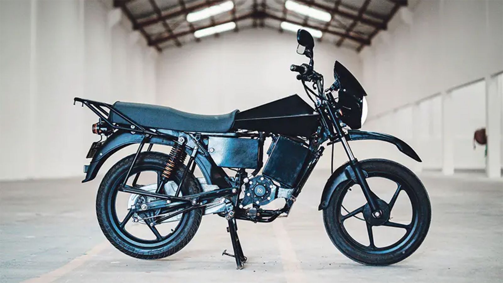 Η μοτοσυκλέτα της Opibus που θέλει να συμβάλλει στο επόμενο βήμα της κινητικότητας, στην Κένυα. 