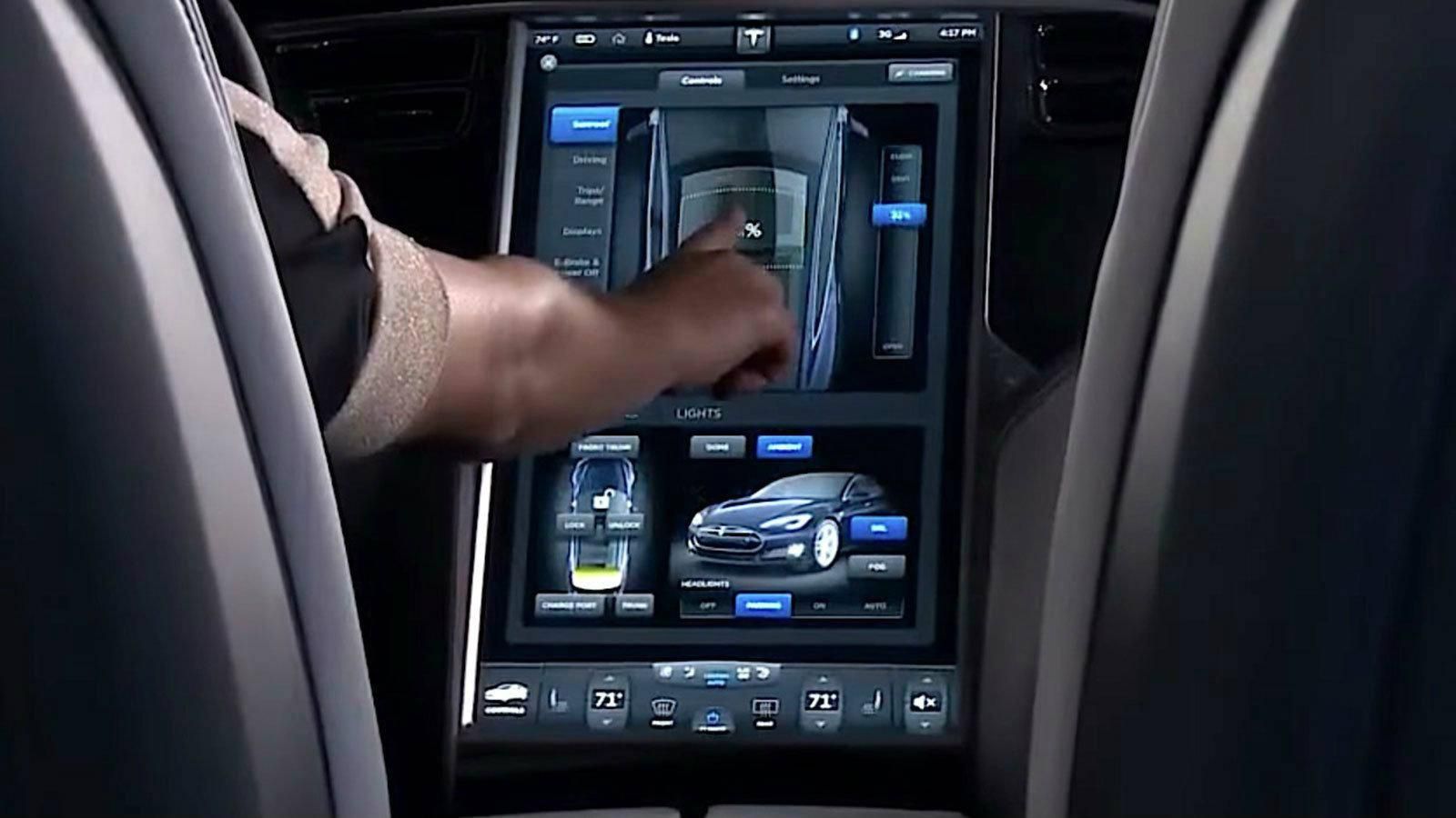 Κίνδυνος-θάνατος οι οθόνες infotainment στα αυτοκίνητα