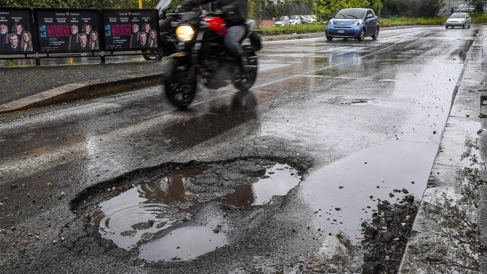 Ακόμα μια υπόθεση θανάτου αναβάτη λόγω λακούβας στην Ιταλία, φτάνει στην δικαιοσύνη.