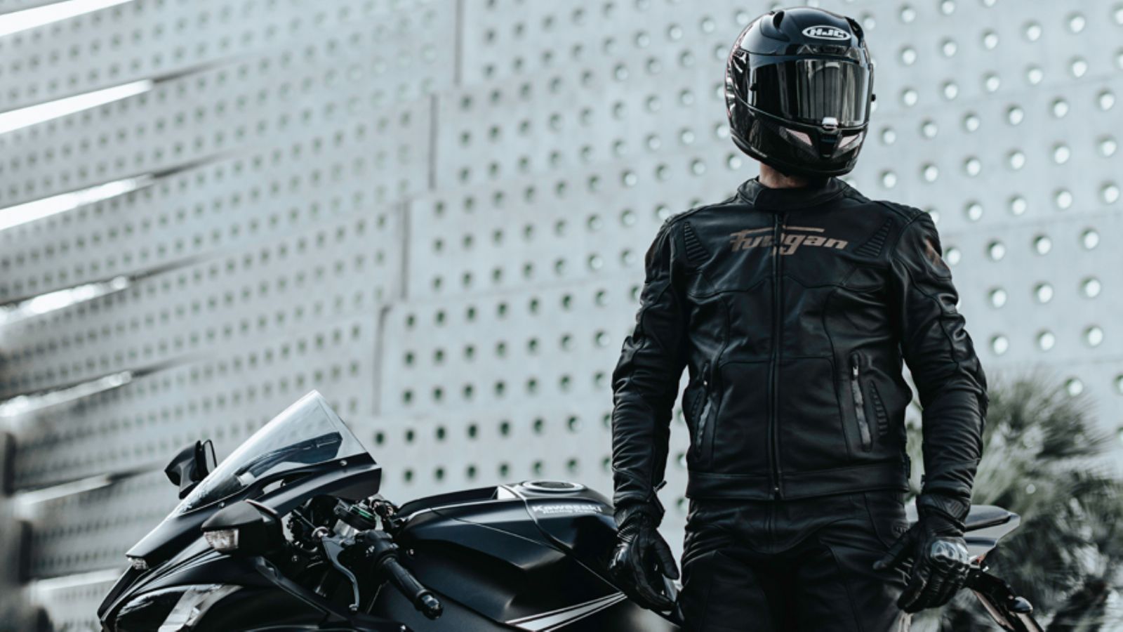 To μεγαλύτερο stock σε HJC στην Ελλάδα