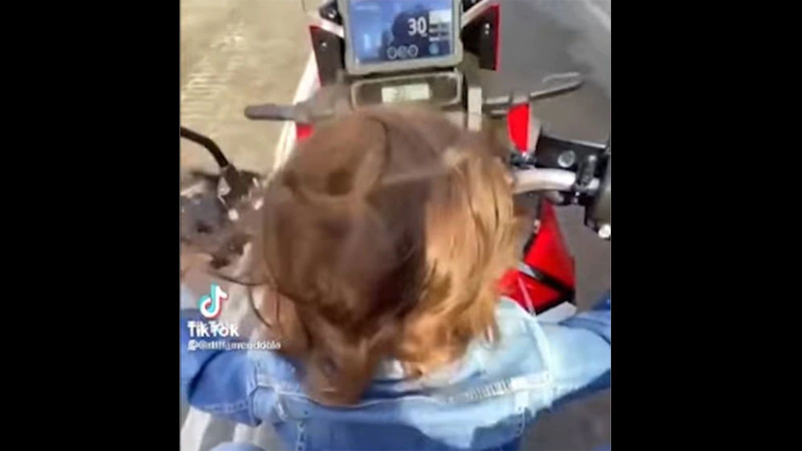 Μάστιγα στο Tiktok τα παιδιά που οδηγούν μοτοσυκλέτες