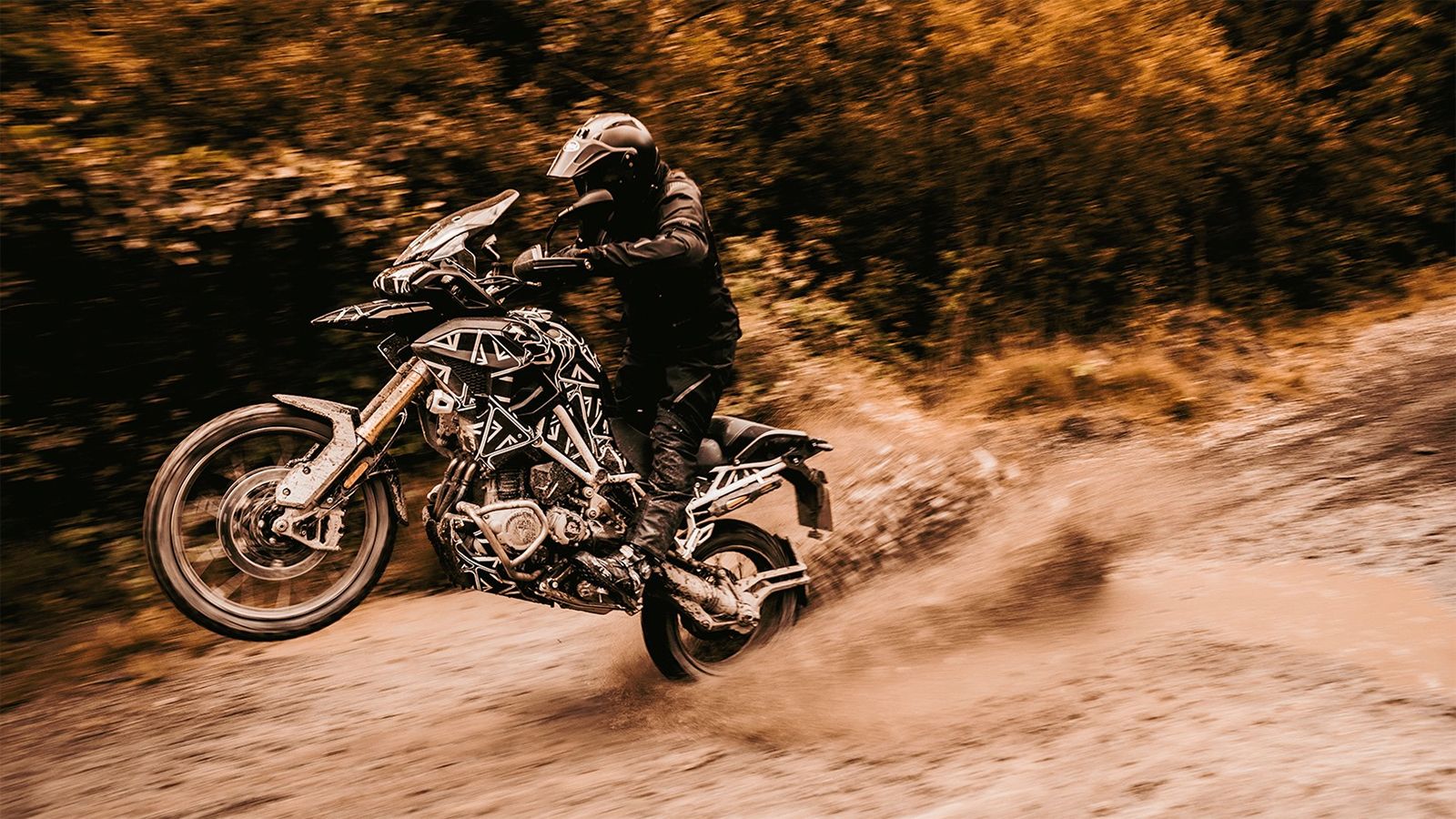 Οι πρώτες φωτογραφίες του νέου Triumph Tiger 1200. 