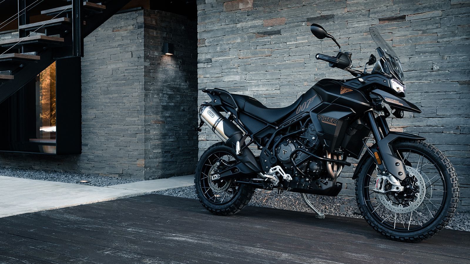 Η νέα Triumph Tiger 900 Bond Edition