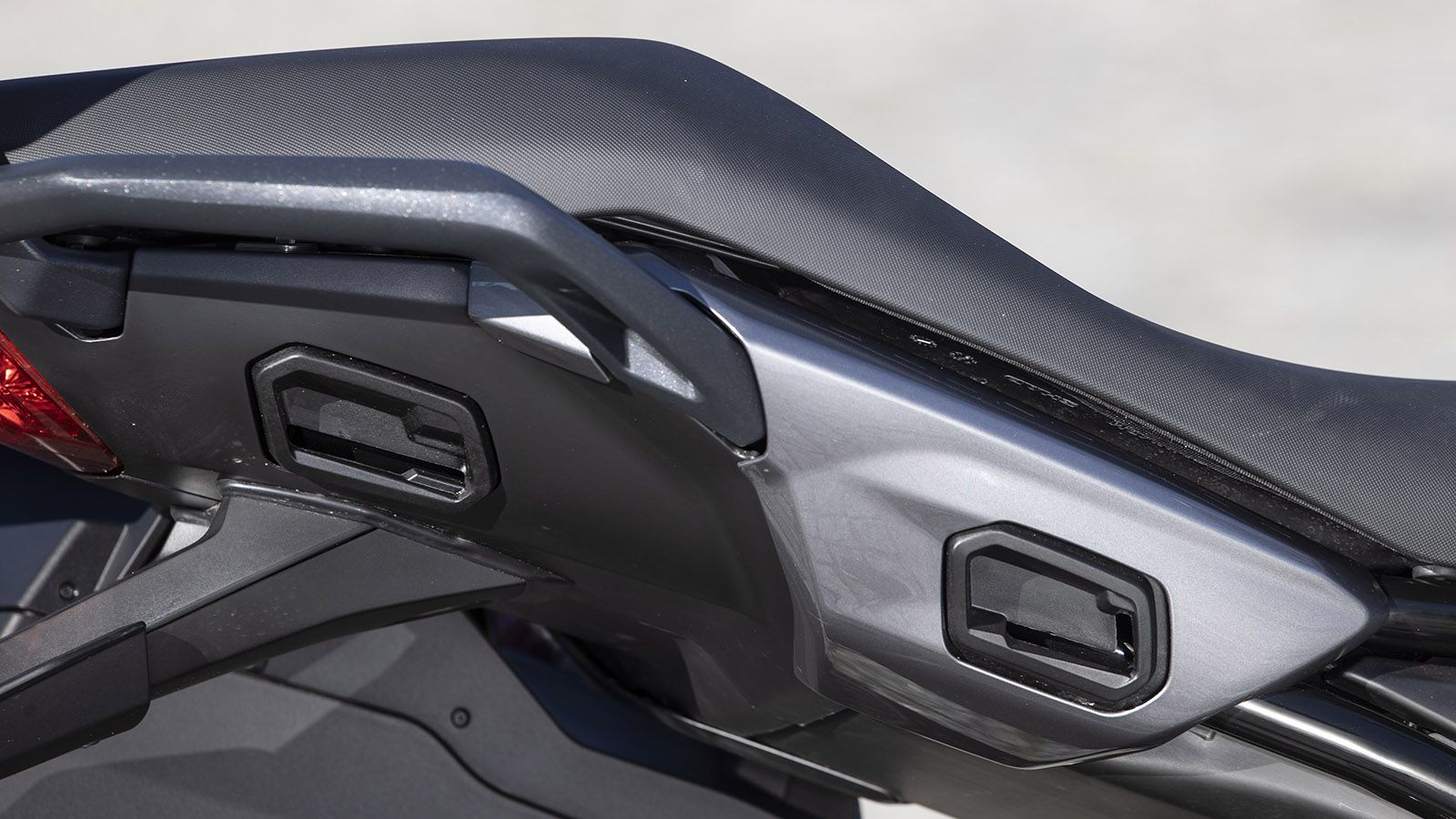 Αυτές είναι οι ενσωματωμένες βάσεις των πλαϊνών βαλιτσών της Triumph για το 660. 