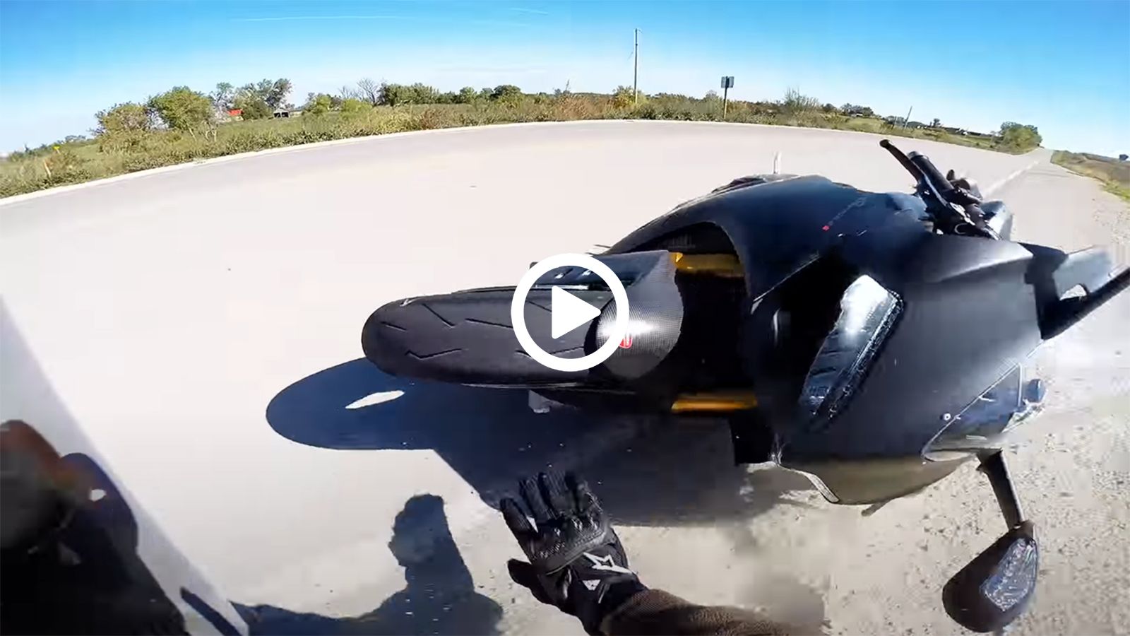 VIDEO: Ξάπλα με το Panigale γιατί μπήκε γρήγορα στην στροφή