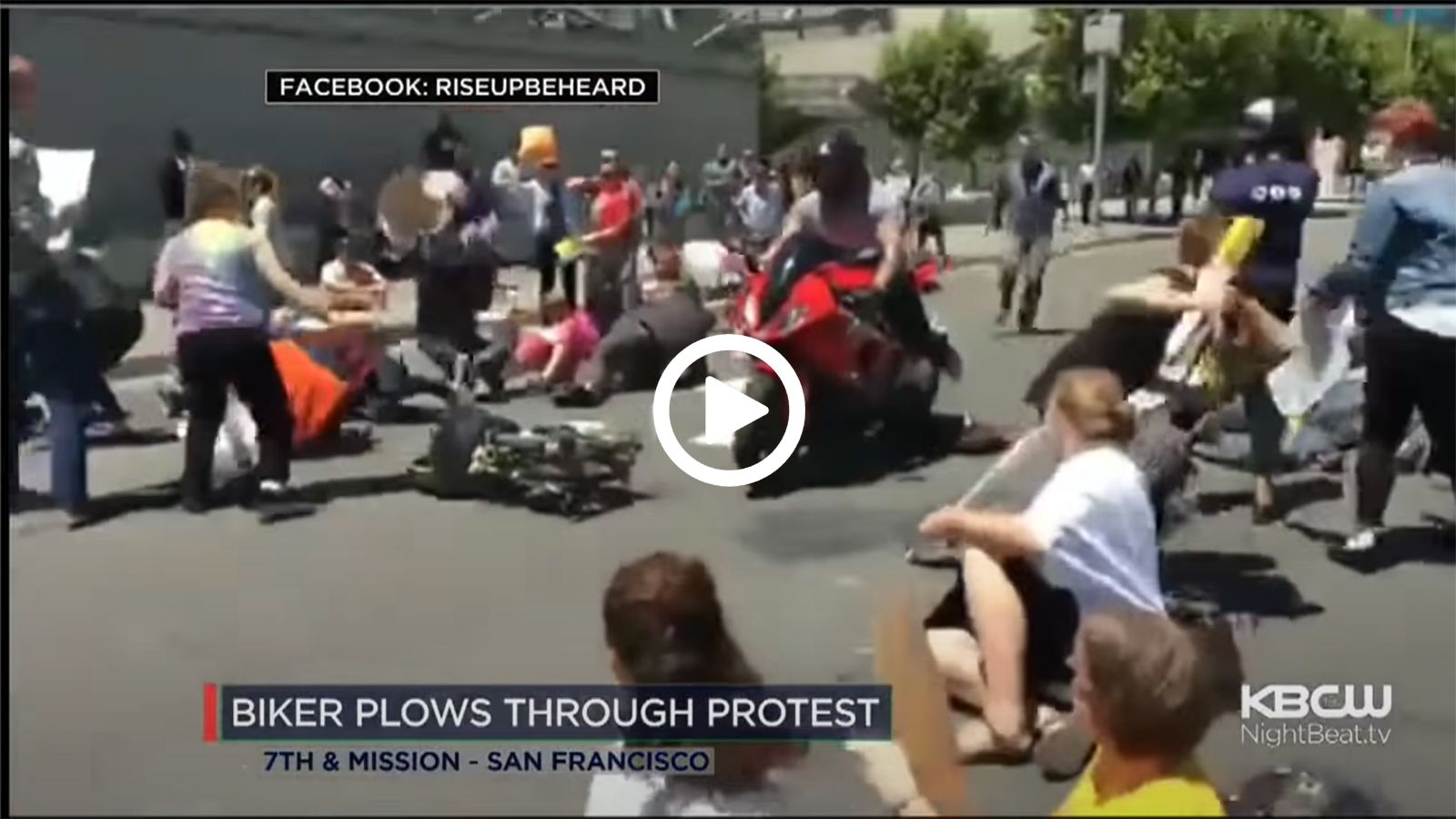 VIDEO: Αναβάτης γράφει διαμαρτυρία στα παλιά του παπούτσια και περνάει από μέσα