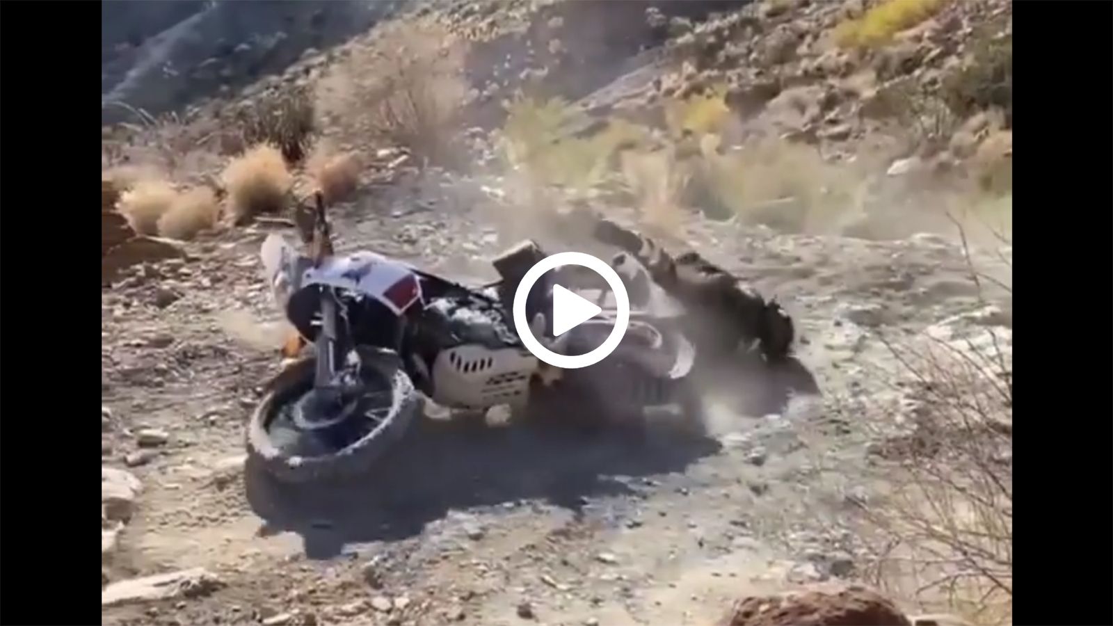 VIDEO: Έφαγε την μοτοσυκλέτα στη μούρη και έπεσε!