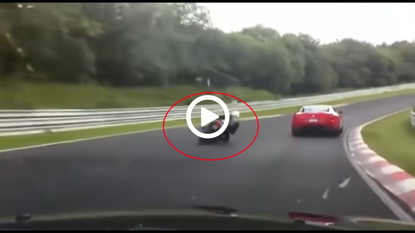 VIDEO: «Δικαστής» μοτοσυκλετιστής περνά Ferrari στο Nurburging