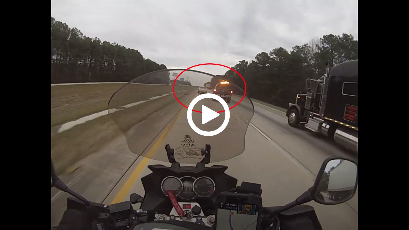 VIDEO: Δεν αντέδρασε σωστά και καρφώθηκε