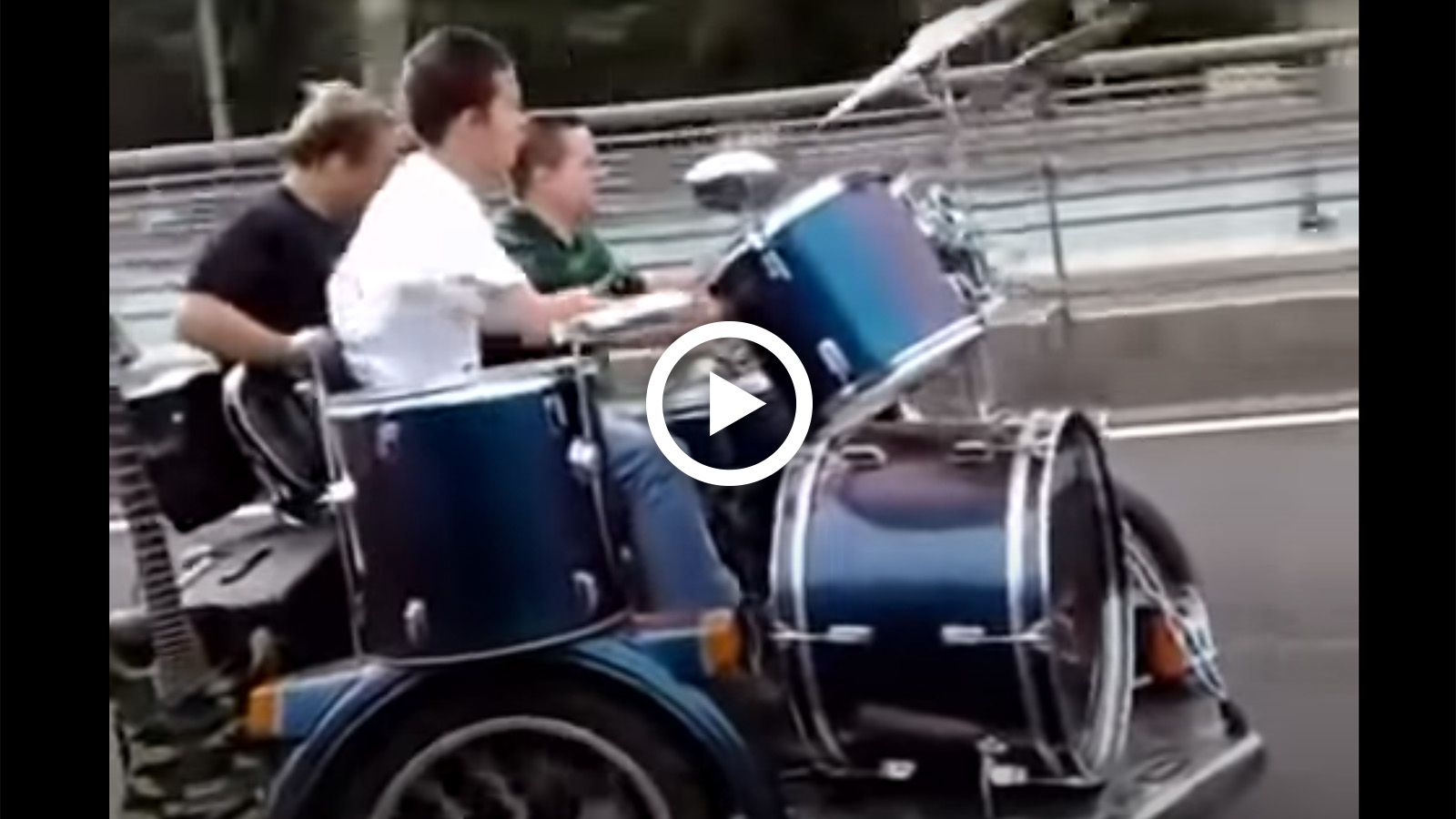 VIDEO: Μπάντα σε μοτοσυκλέτα, μόνο στη Ρωσία!