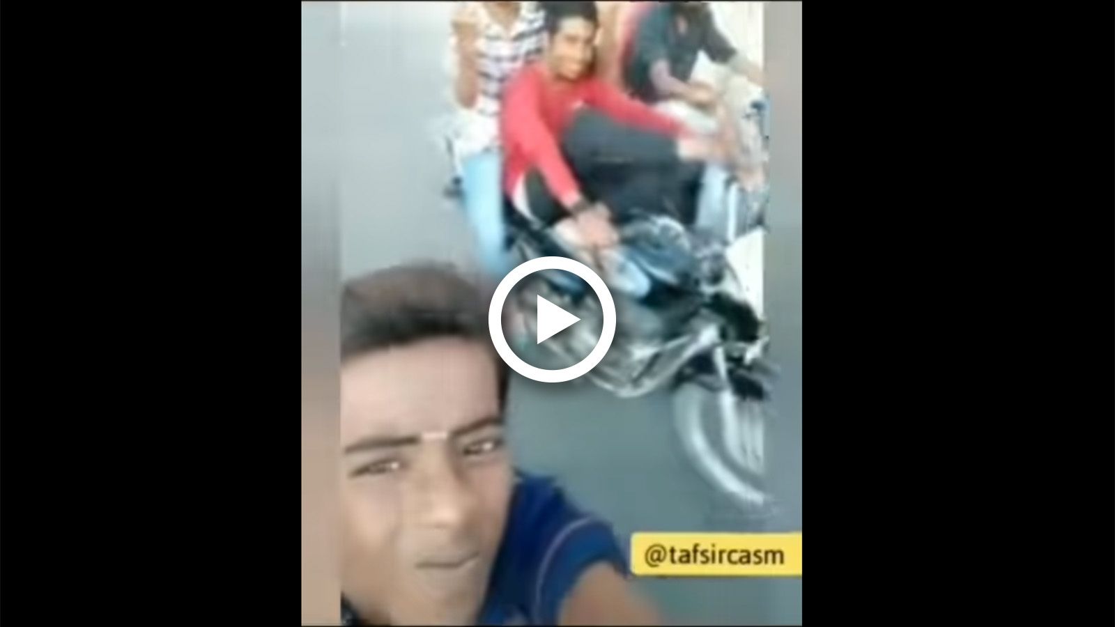 VIDEO: Ποζέριαζαν μέχρι που τράκαραν με... αγελάδα!