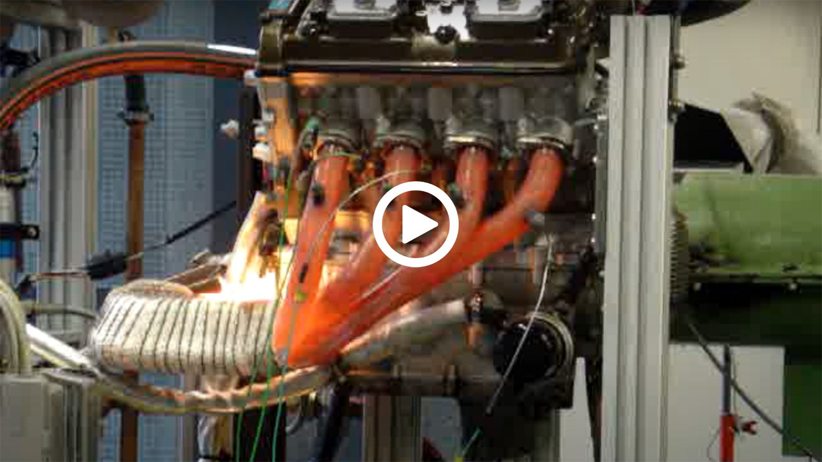 VIDEO: Εξάτμιση παίρνει φωτιά στο δυναμόμετρο