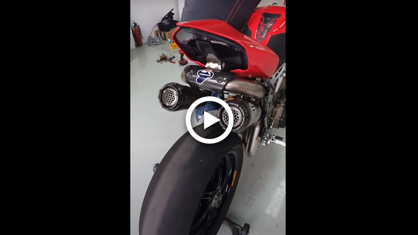 VIDEO: Ήχος σκέτη κόλαση από Panigale με ολόσωμη Termignoni
