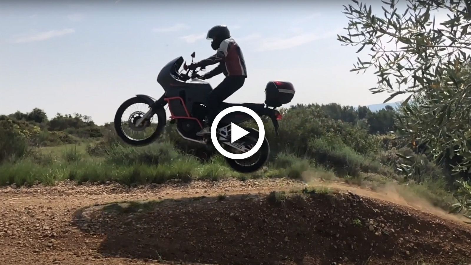 VIDEO: «Σκίζοντας» ένα Transalp 600... εντός και εκτός! 