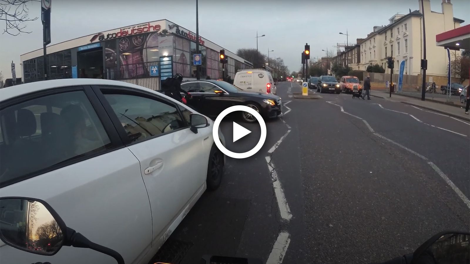 VIDEO: Αναβάτης καταγράφει τσαμπουκά ποδηλάτη-οδηγού