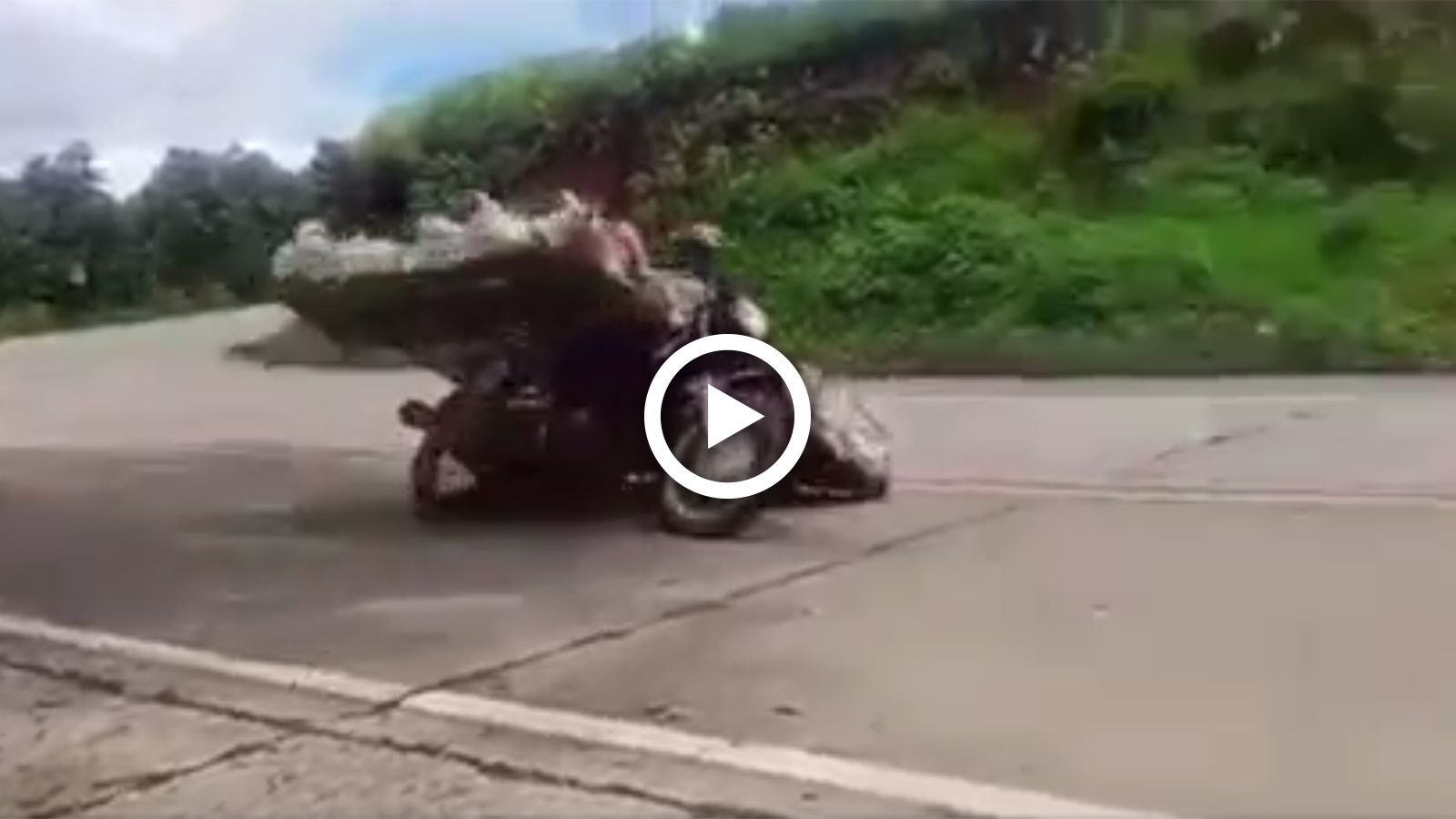 VIDEO: Δεν είναι αεροπλάνο... είναι μοτοσυκλέτα!