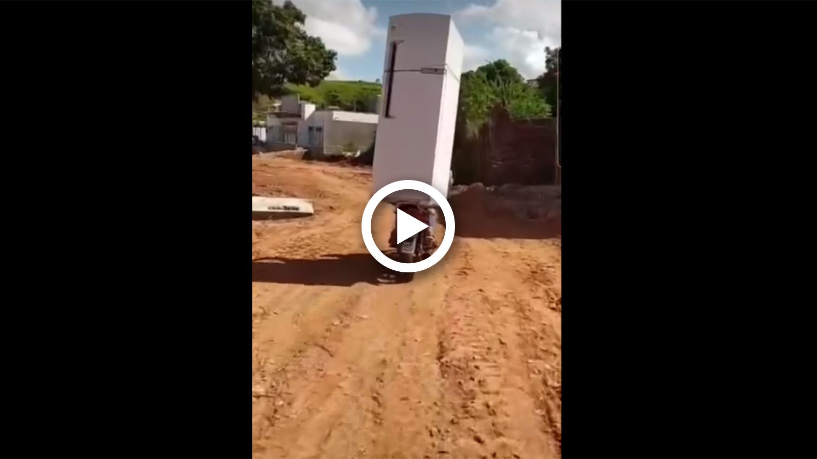 VIDEO: «Θρύλος» μεταφέρει ολόκληρο ψυγείο με... παπί!