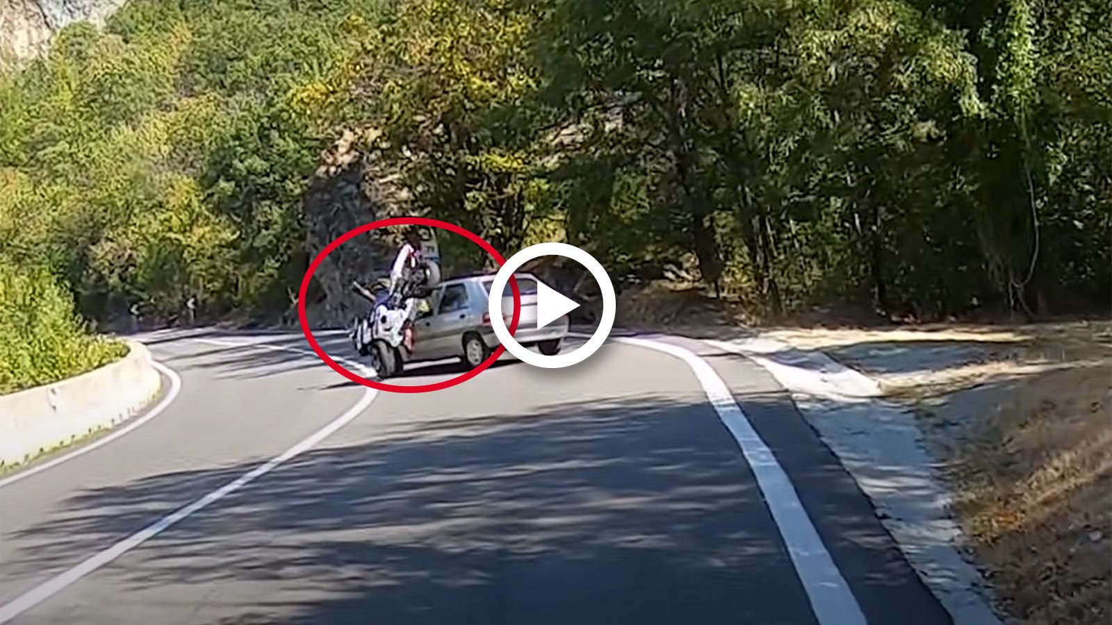 VIDEO: Τρακάρισμα και απόπειρα εγκατάλειψης on camera! 