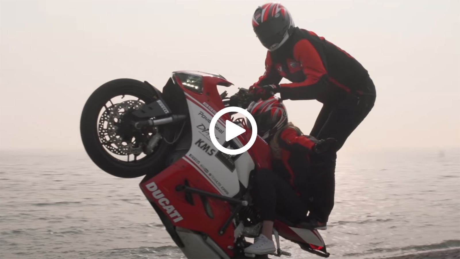VIDEO: Stunter κάνει υπερπαραγωγή με ένα Ducati Panigale 899
