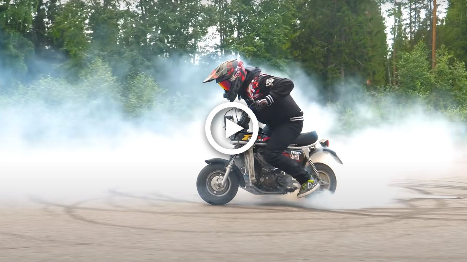 VIDEO: Παρανοϊκός «μπόμπος» 450 κυβικών κάνει παπάδες!