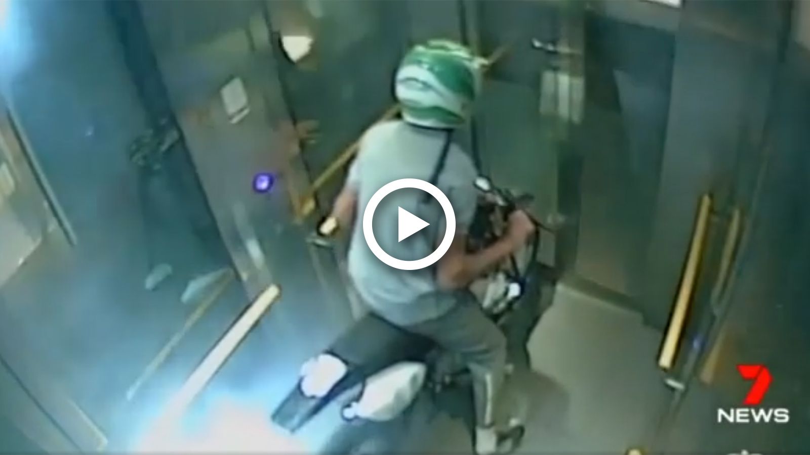 VIDEO: Έκανε burnout μέσα σε ασανσέρ!