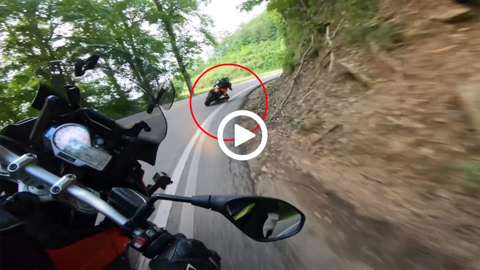 VIDEO: «Λοκάλι» ήρωας δείχνει τεχνική σε αναβάτη με S1000XR