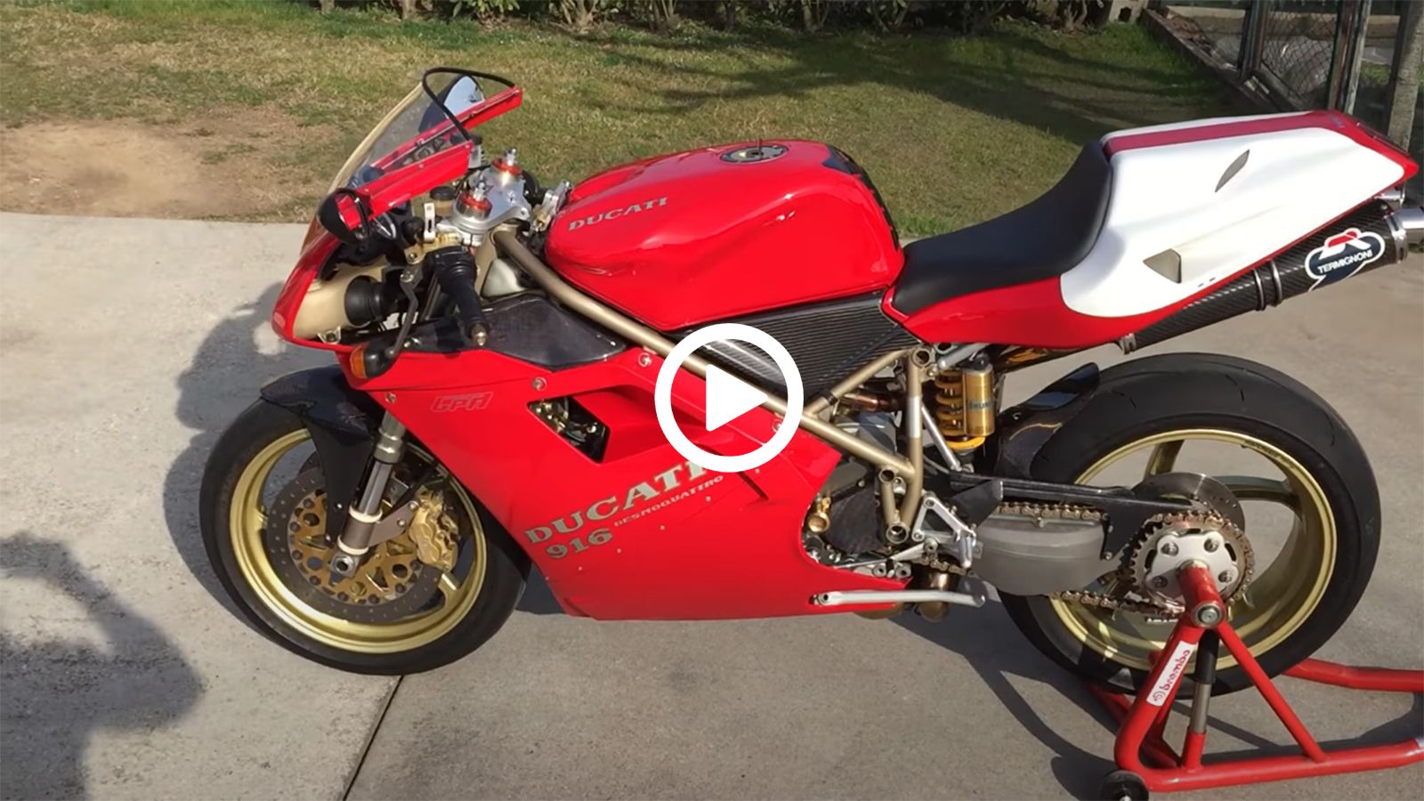 VIDEO: «Κόσμημα» Ducati 916 SP3 χαρίζει ηδονή 