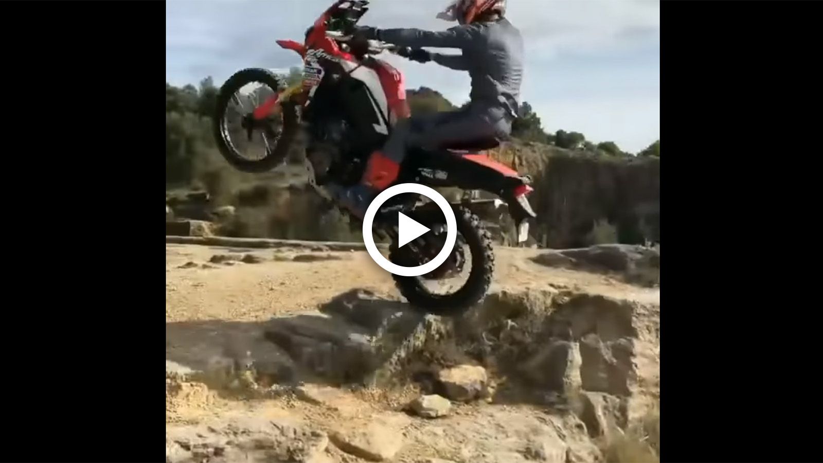 VIDEO: Κάνοντας «αδύνατα» άλματα με μια Africa Twin