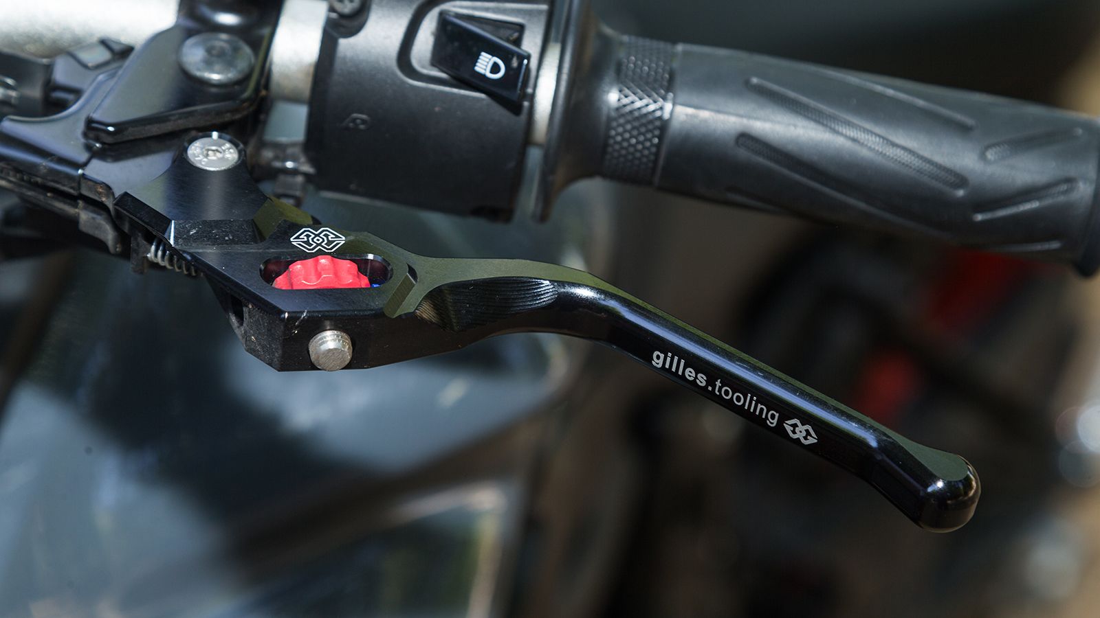 Οι μανέτες της Gilles ανήκουν στον κατάλογο των εξτρά του MT-07 και εκτός από πανέμορφες είναι πλήρως ρυθμιζόμενες για μέγιστη ευχρηστία.