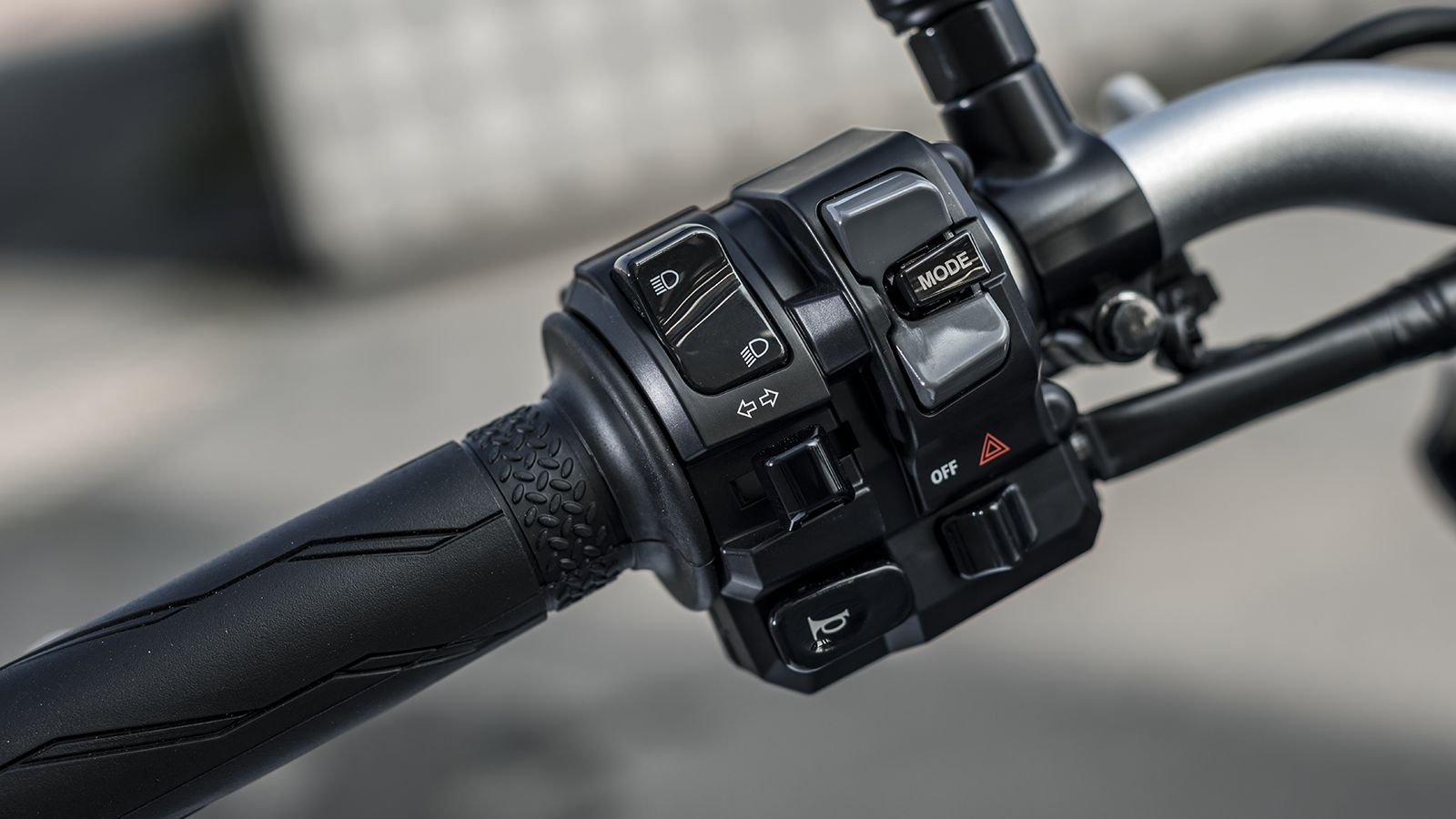 Τα ηλεκτρονικά βοηθήματα δεν λείπουν καθώς εκτός από τις 4 λειτουργίες για την απόκριση του κινητήρα D-MODE, το νέο MT-09 διαθέτει traction control με