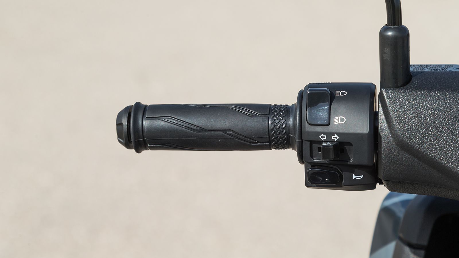 Πολύ ποιοτικά και όπως τα περιμένεις εργονομικά, τα χειριστήρια του NMAX. 