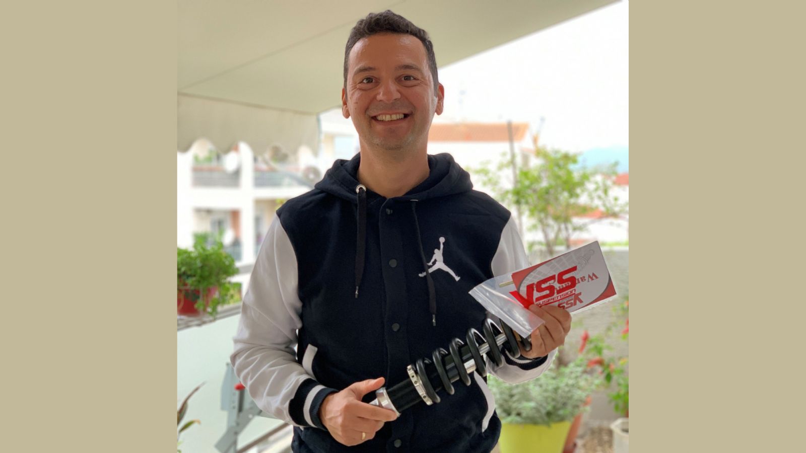 YSS: Ο νικητής του διαγωνισμού παρέλαβε το αμορτισέρ