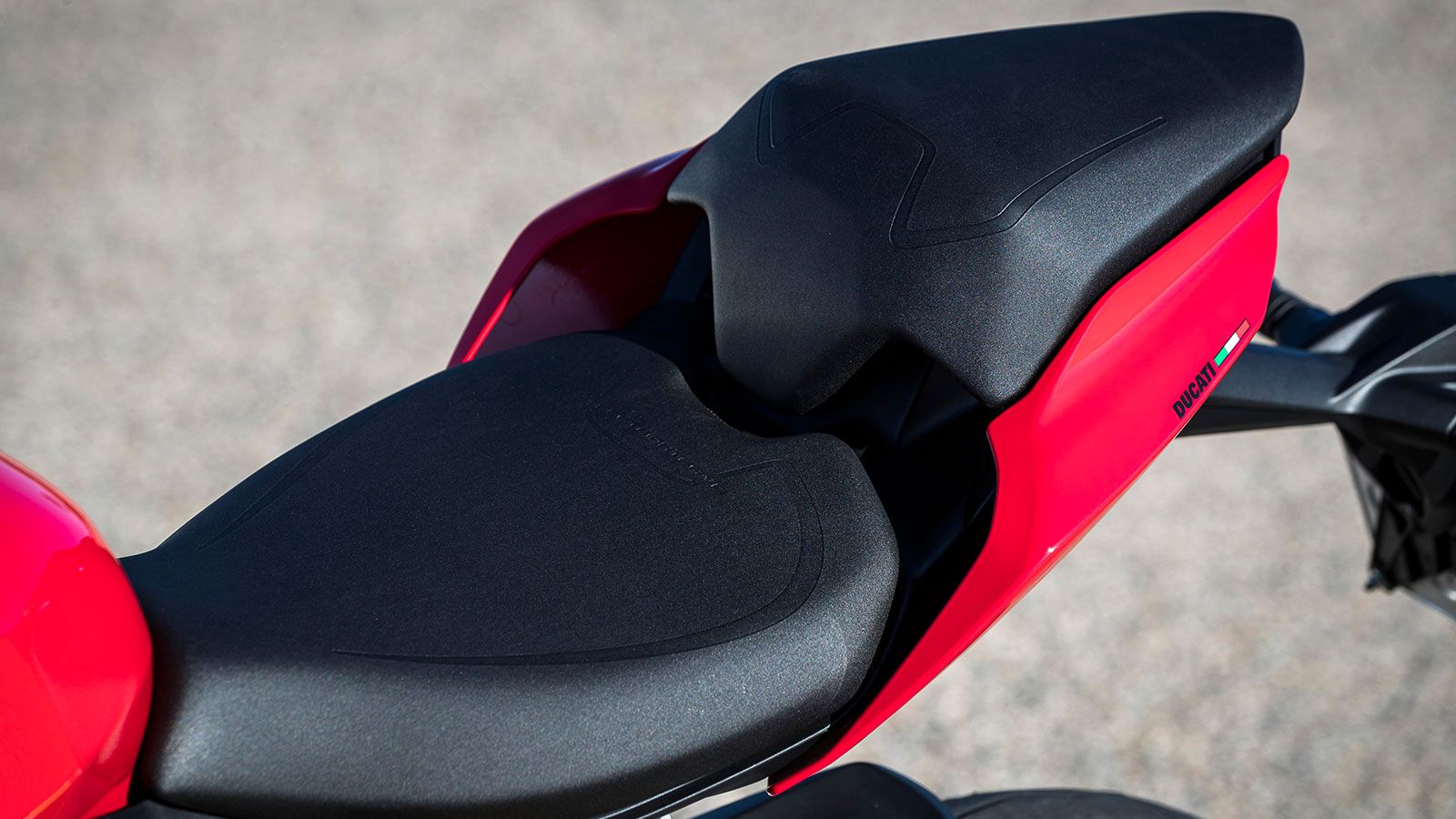 Οδηγούμε Ducati Streetfighter V2 - 1000αρι, V2 και σπορ μέχρι το κόκκαλο!