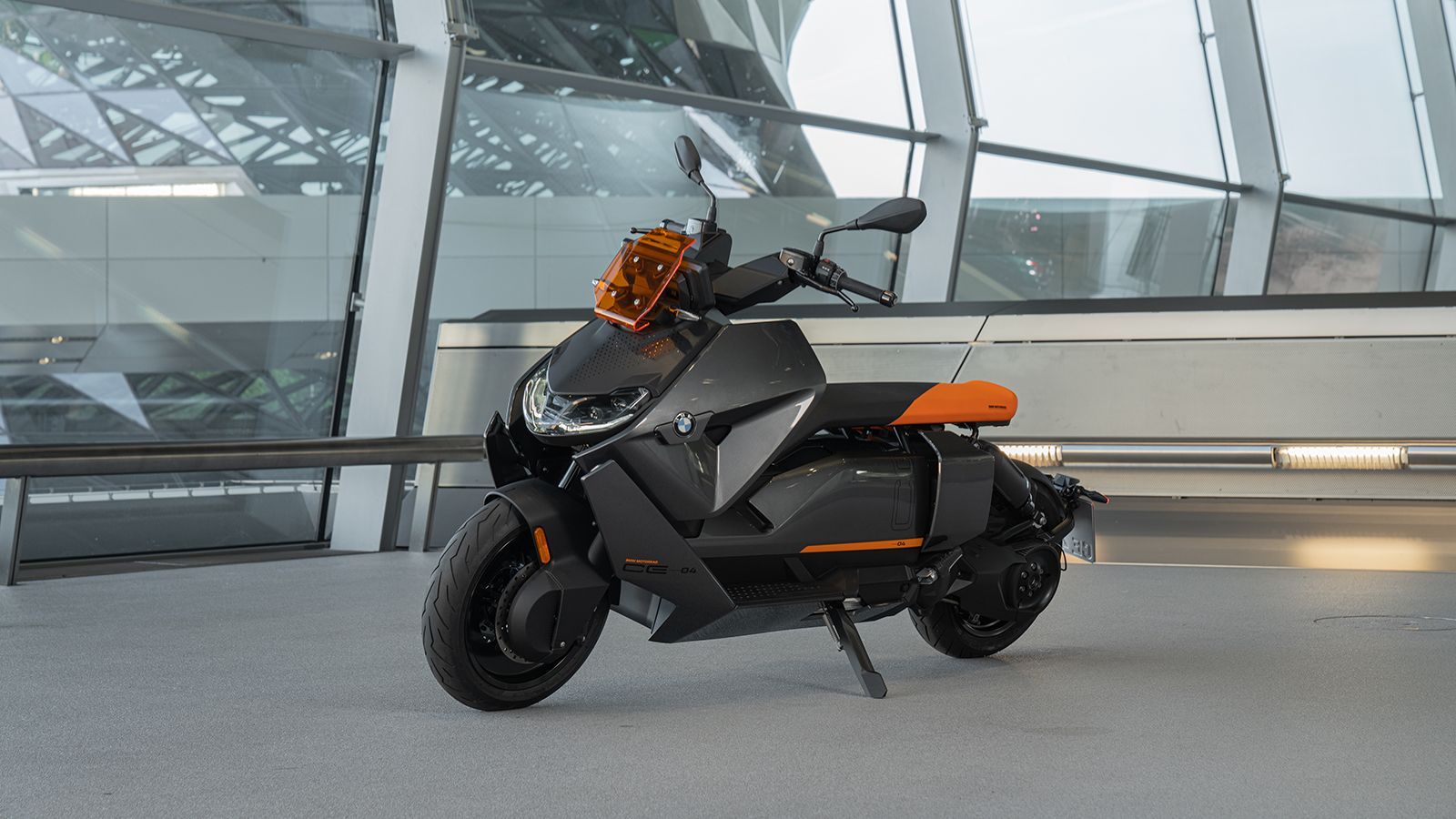 BMW CE 04: Το πιο καινοτόμο ηλεκτρικό scooter