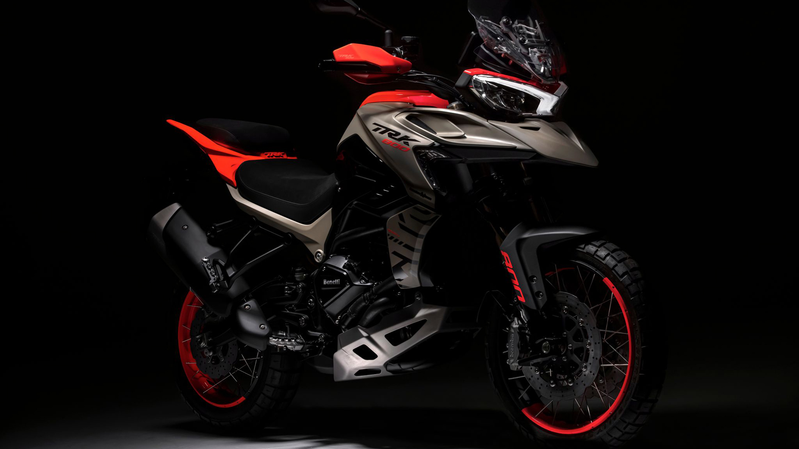 Benelli TRK 800: Με 19άρη τροχό και 22 λίτρα ρεζερβουάρ