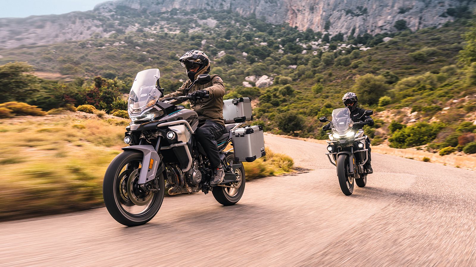 Το πολυαναμενόμενο 800MT Touring της CF MOTO στη Moto Petsas 