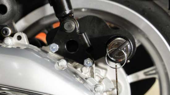 Κλειδαριά οπίσθιου τροχού Easy Block για Vespa Primavera Sprint
