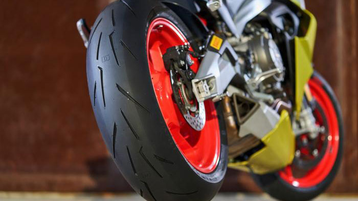 Pirelli Diablo Rosso 4: Με 2 ή 3 γόμες στο πίσω ελαστικό