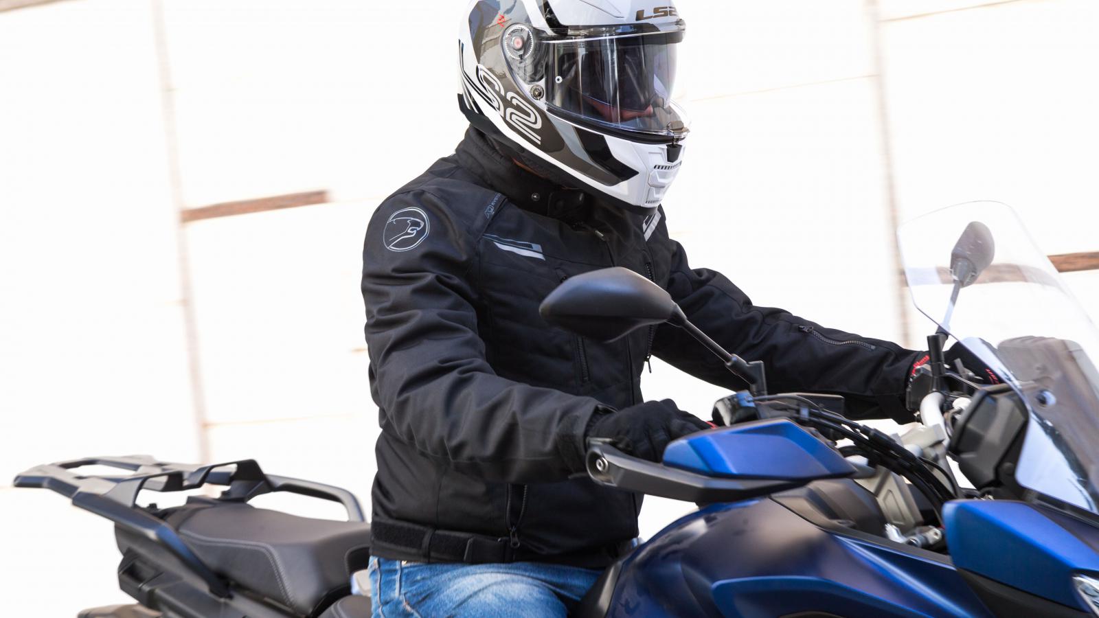 Test Bering Otago: Με πρακτικό τσεπάκι στο μανίκι