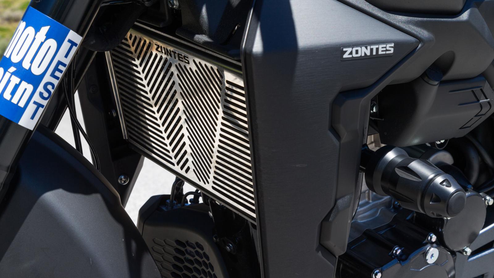 Η μεταλλική σχάρα προστασίας του ψυγείου είναι μια ακόμα λεπτομέρεια που δεν συναντάς συχνά σήμερα, ανεξαρτήτως κατηγορών και τιμής. 