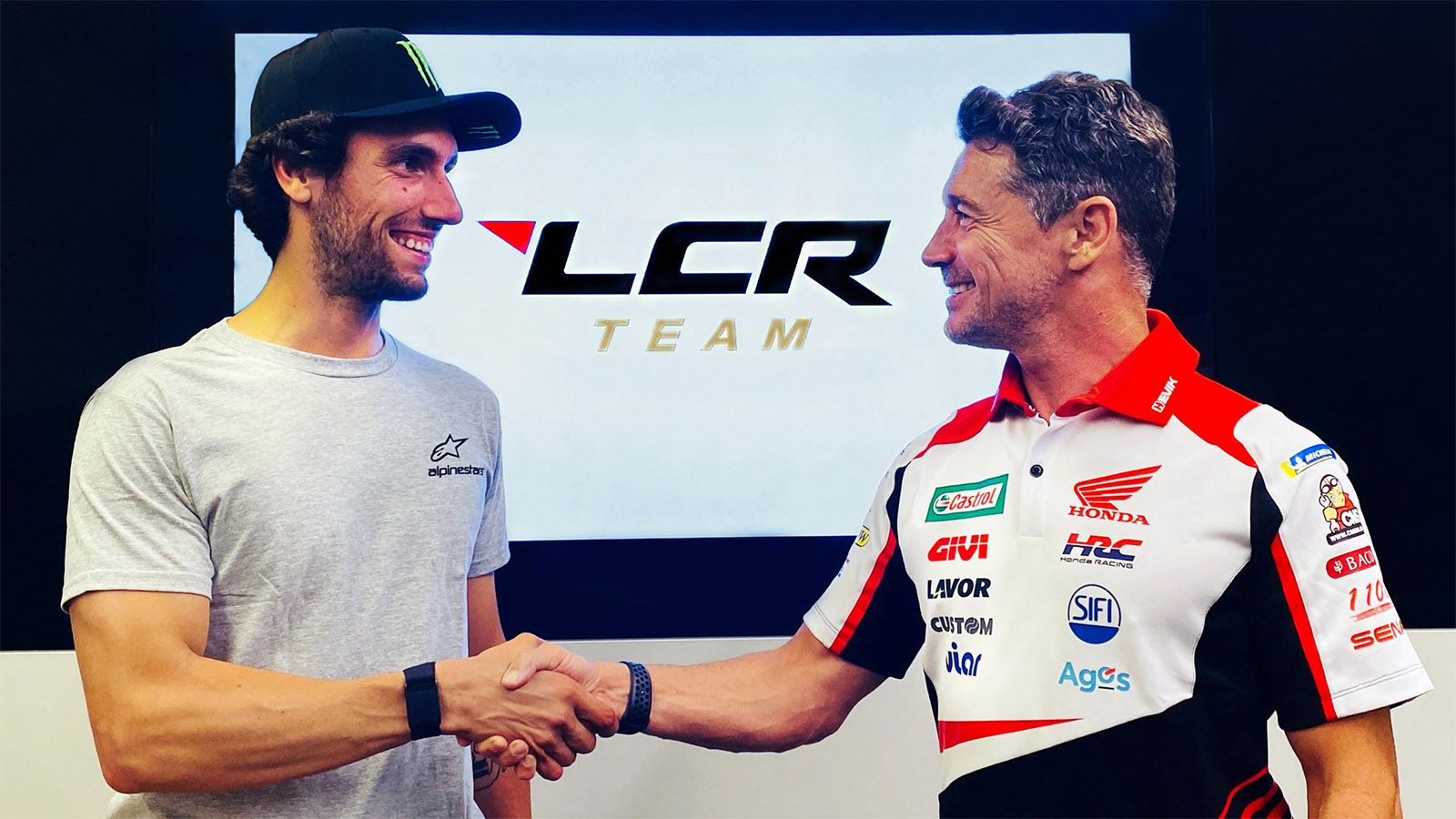 O Alex Rins (αριστερά), με τον επικεφαλής της LCR Honda, Lucio Cecchinello. 
