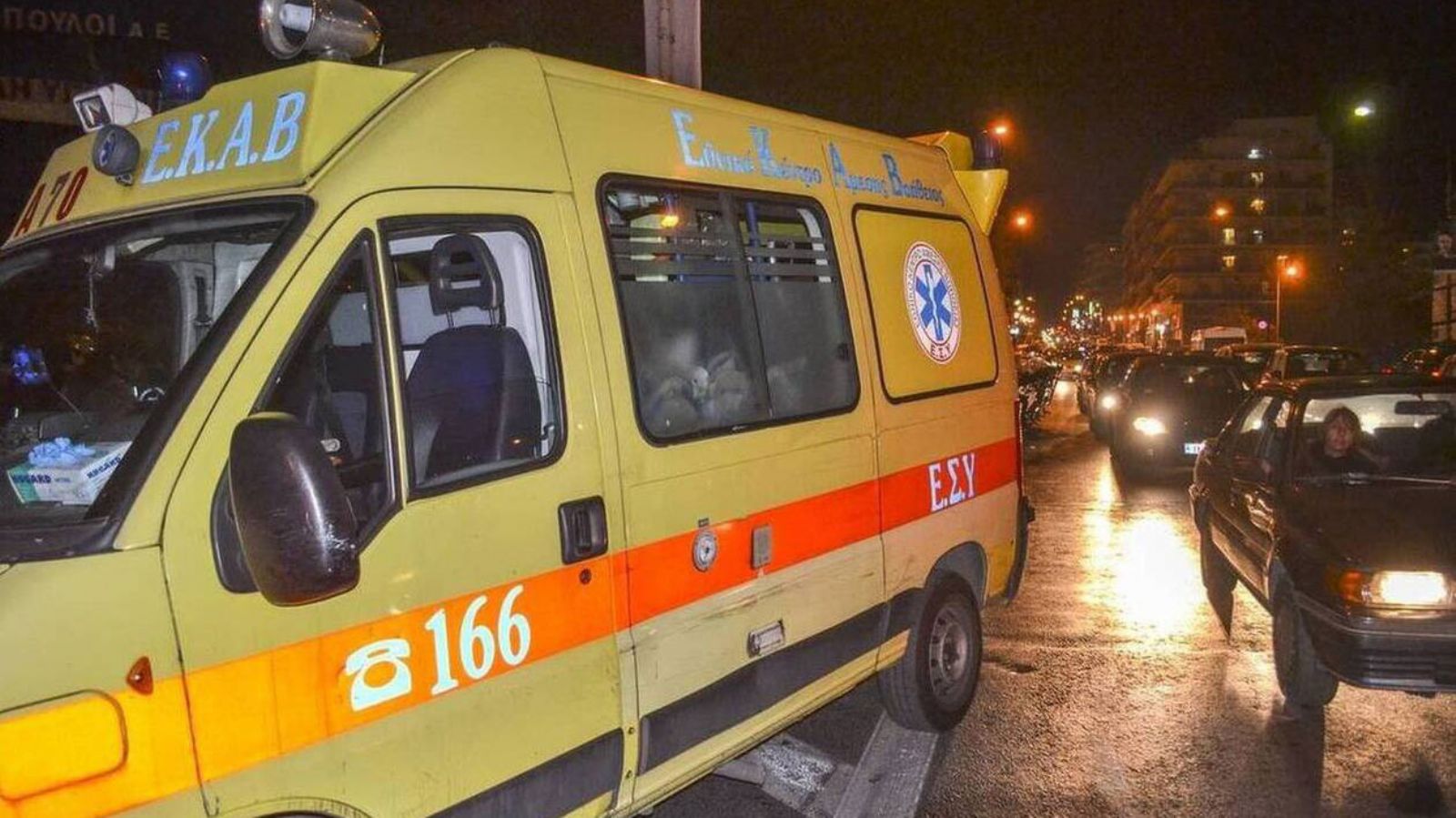 Μοτοσυκλέτα παρέσυρε πεζό στην Πέτρου Ράλλη