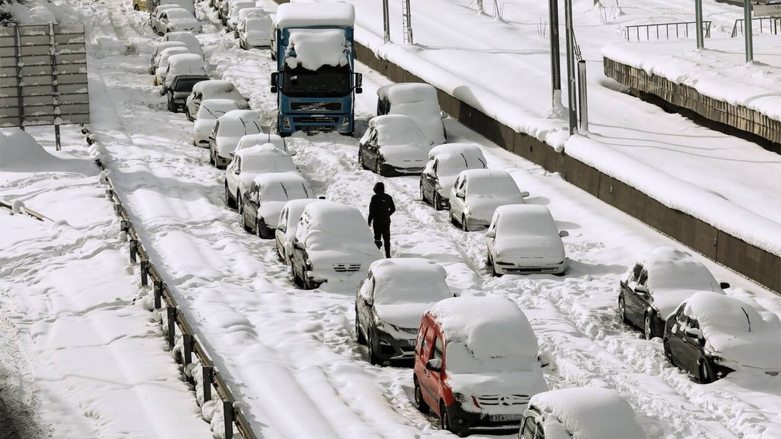 Αποζημιώνονται άμεσα οι εγκλωβισμένοι της Αττικής Οδού, όπως έγινε γνωστό.