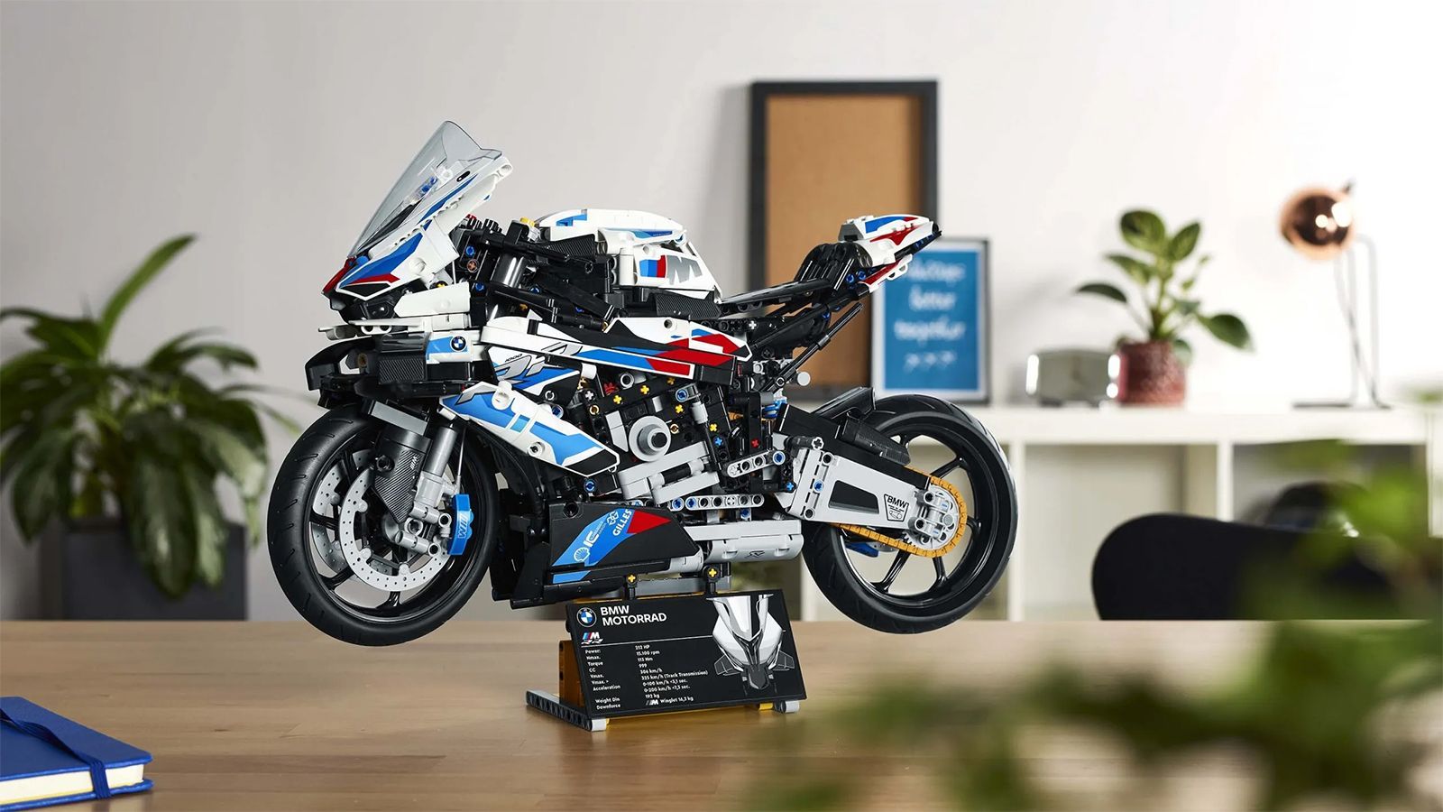Απόκτησε τη BMW M 1000 RR της LEGO
