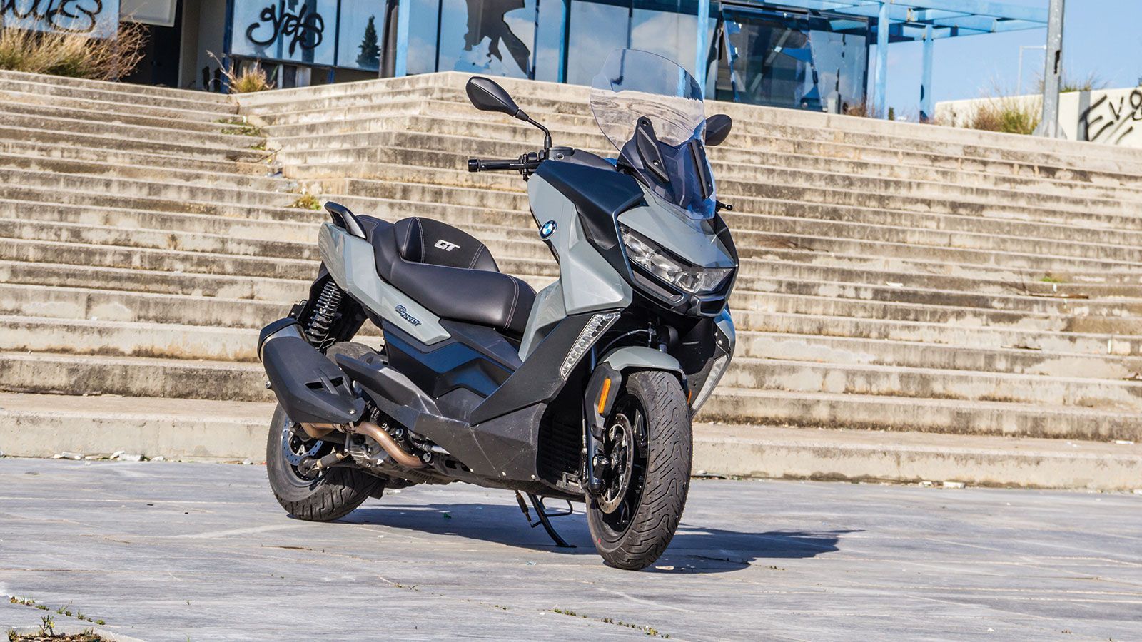 BMW C400 GT: Το μοναδικό 400αρι scooter με θερμαινόμενη σέλα και γκριπ