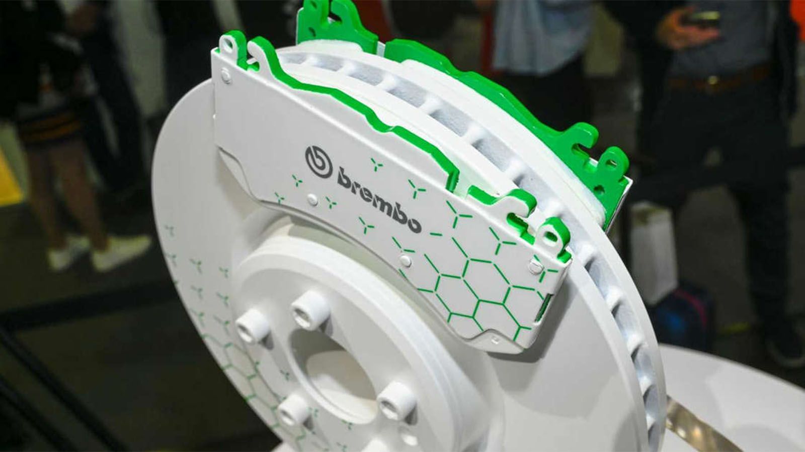 Τα νέα Brembo Greenance φρένα υπόσχονται πολύ μικρότερη ρύπανση και μεγαλύτερη διάρκεια ζωής, με τη γνωστή κορυφαία απόδοση φρεναρίσματος Brembo.