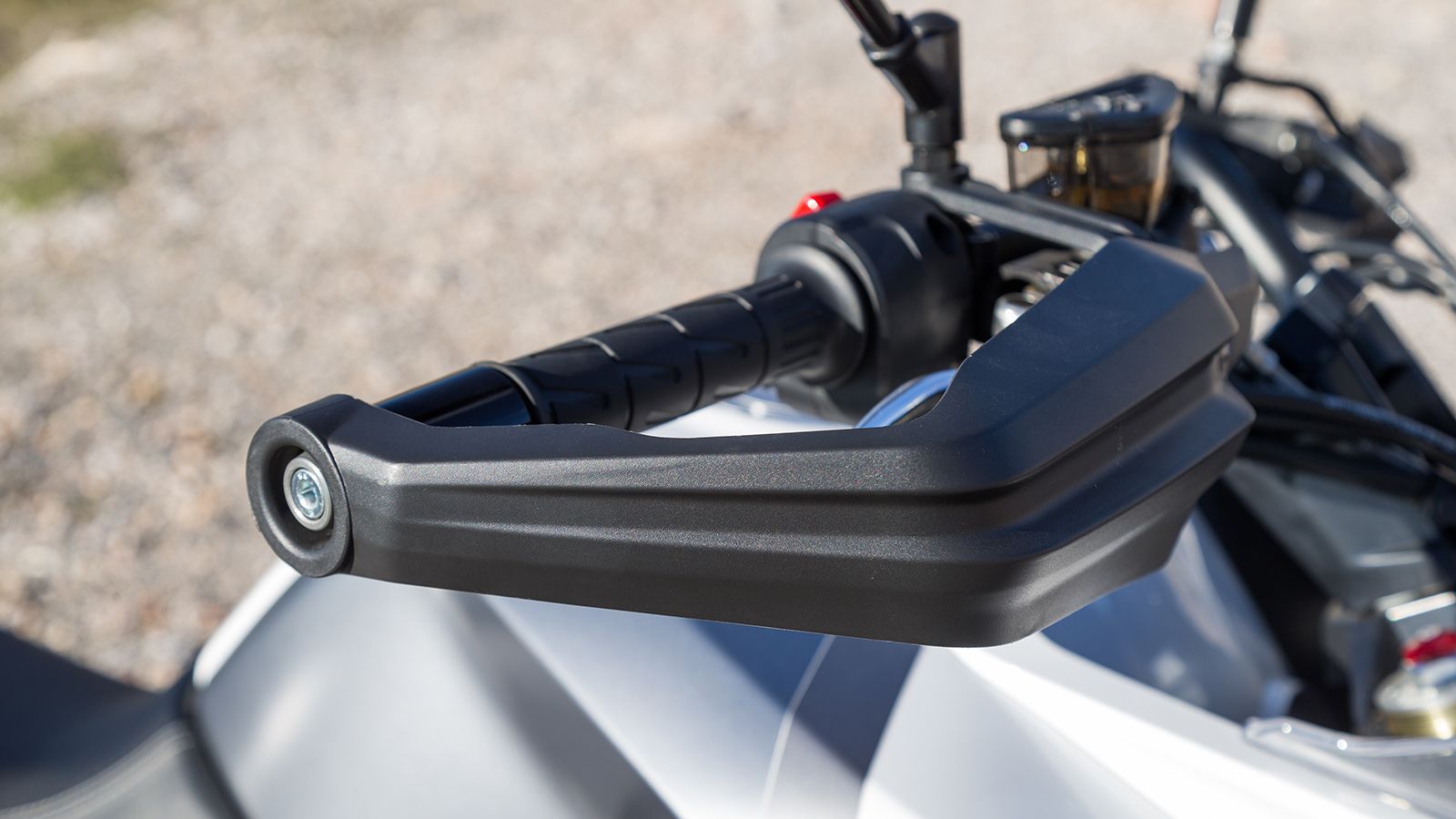 Η ρυθμιζόμενη ζελατίνα και οι χούφτες θα διώξουν αποτελεσματικά τον αέρα.