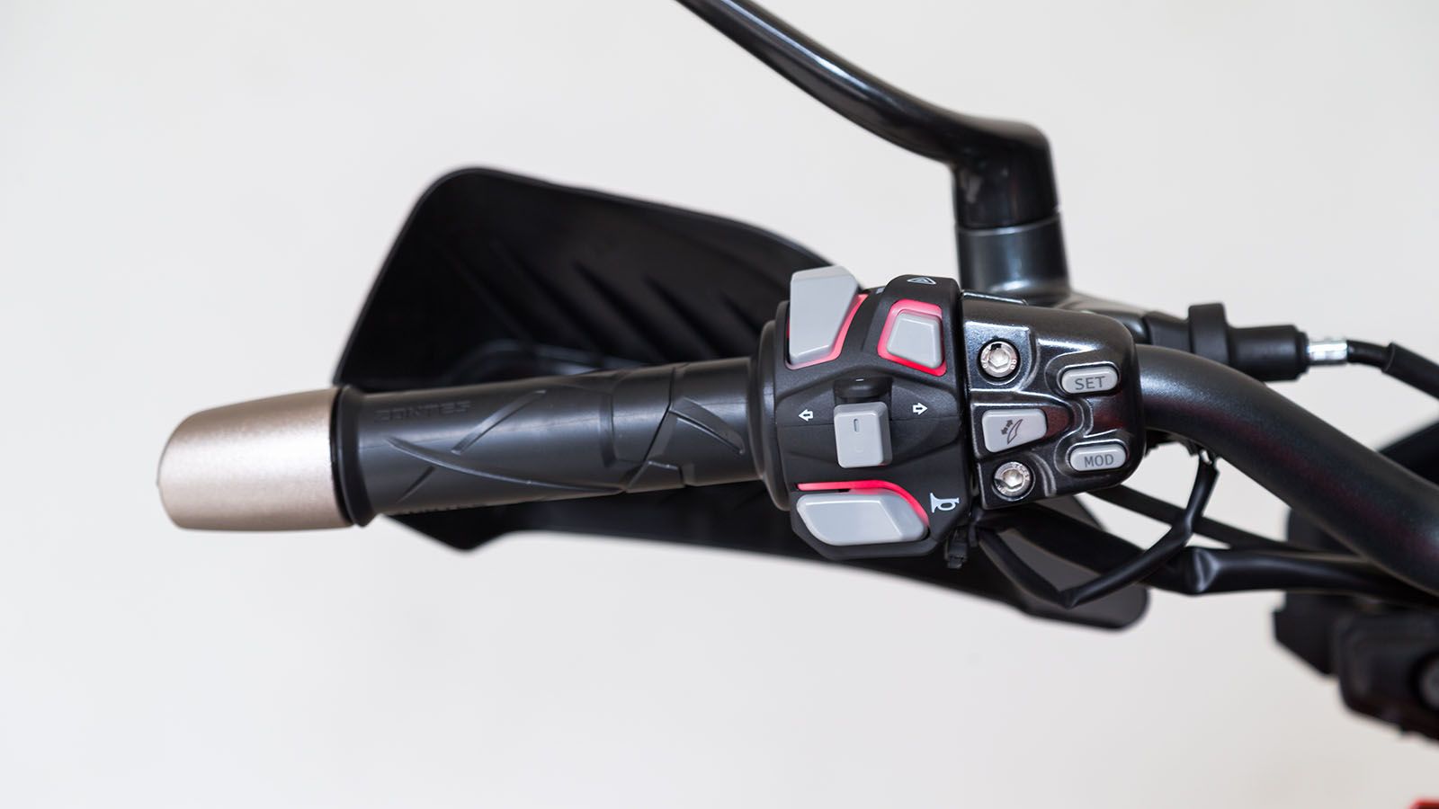 Οι διακόπτες έχουν κρυφό φωτισμό καθώς και διεθνή πιστοποίηση IP67 για την αδιαβροχοποίησή τους. 